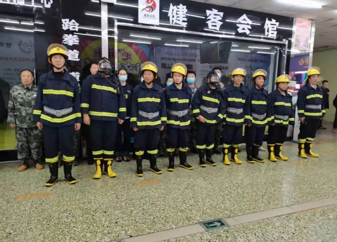 居安思危，防患未“燃”——鞍勤商業(yè)開(kāi)展消防應(yīng)急逃生演練(圖4)