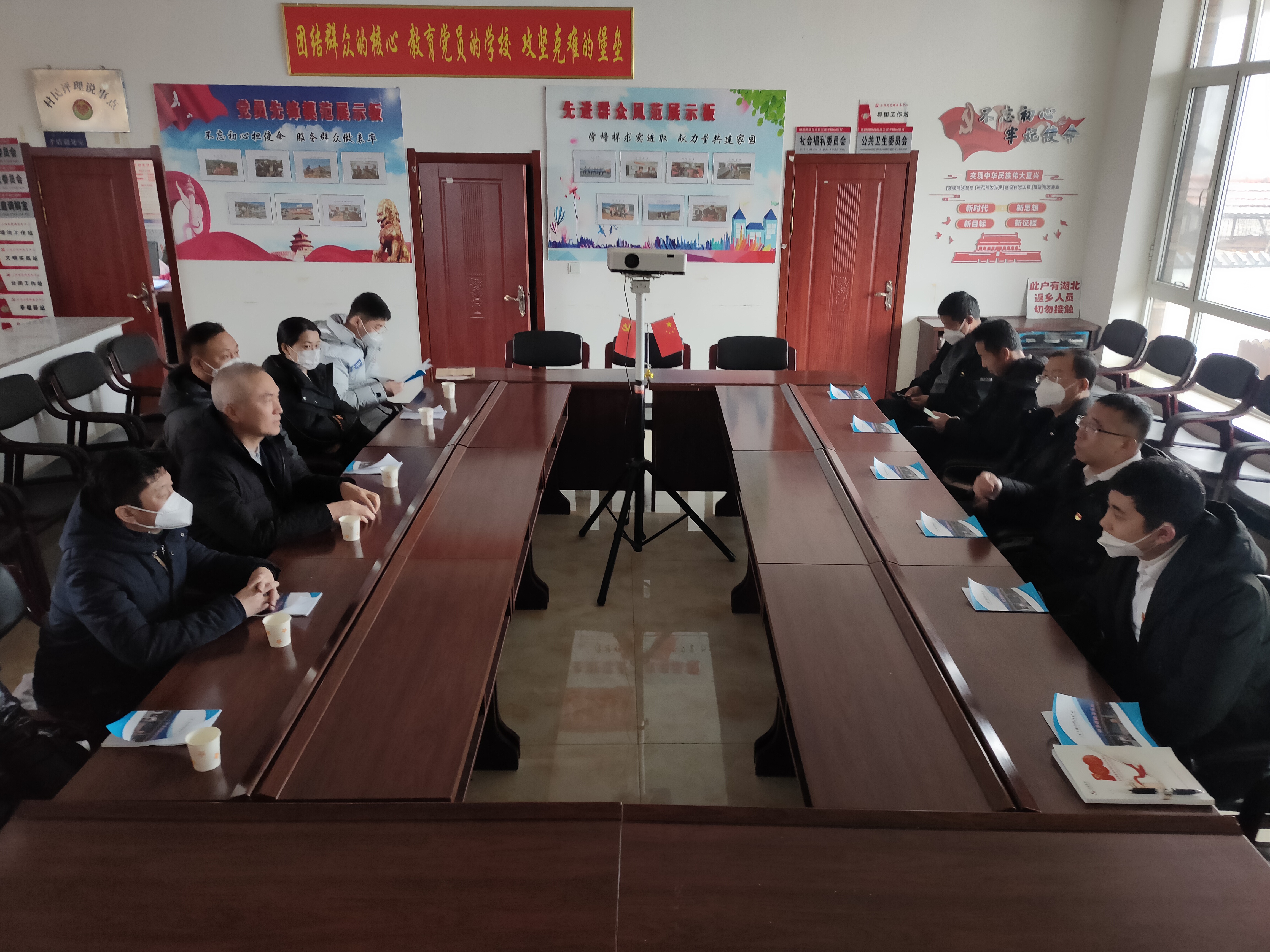 踐行國企責任，迎新春送溫暖——鞍勤集團、溫泉集團、公服集團前往駐村工作隊 走訪慰問