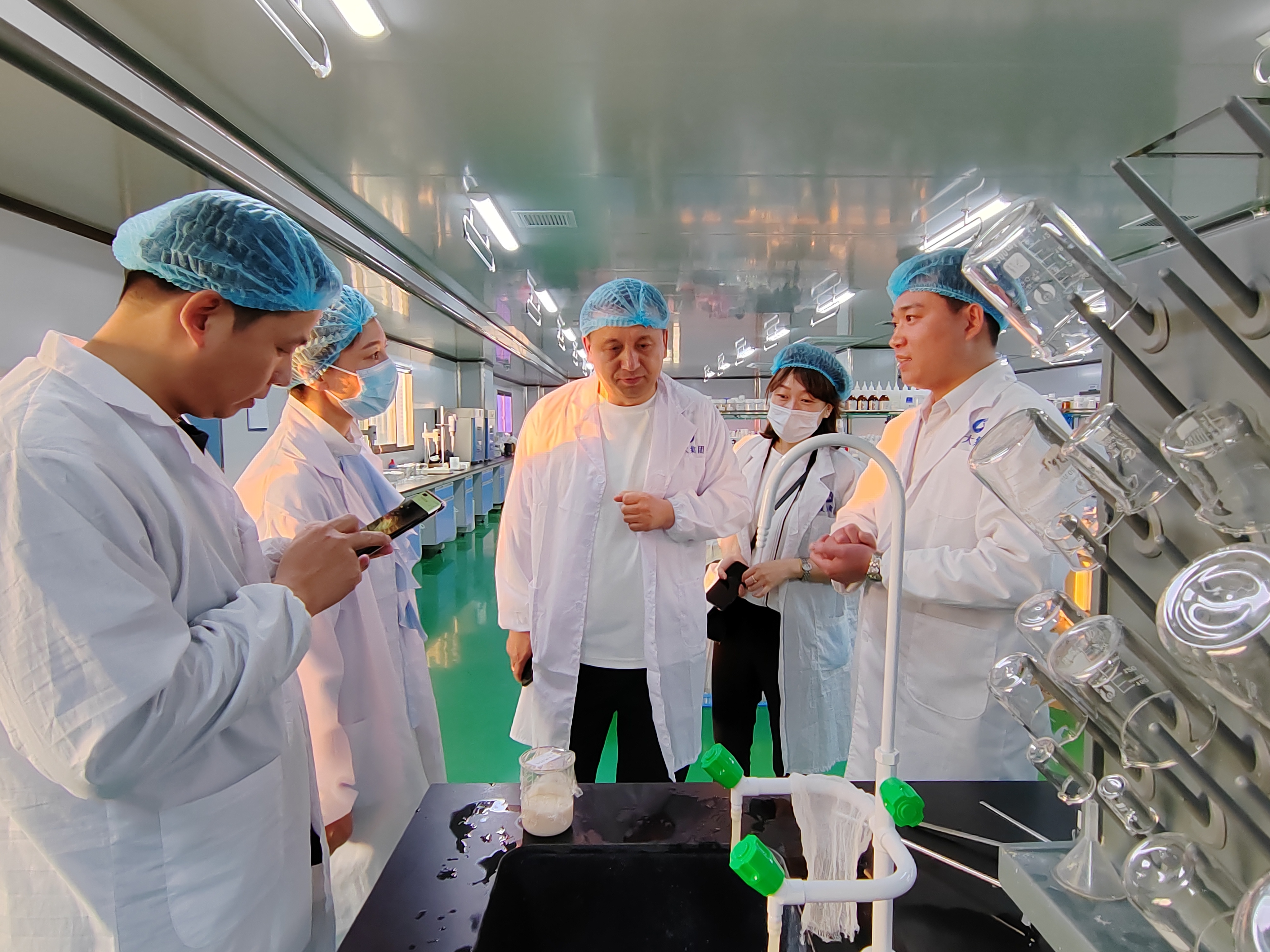 鞍勤集團、溫泉集團、公服集團商務考察組赴廣州調研